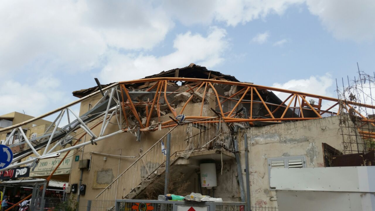 صور: اصابة خطيرة اثر انهيار رافعة في رمات غان 